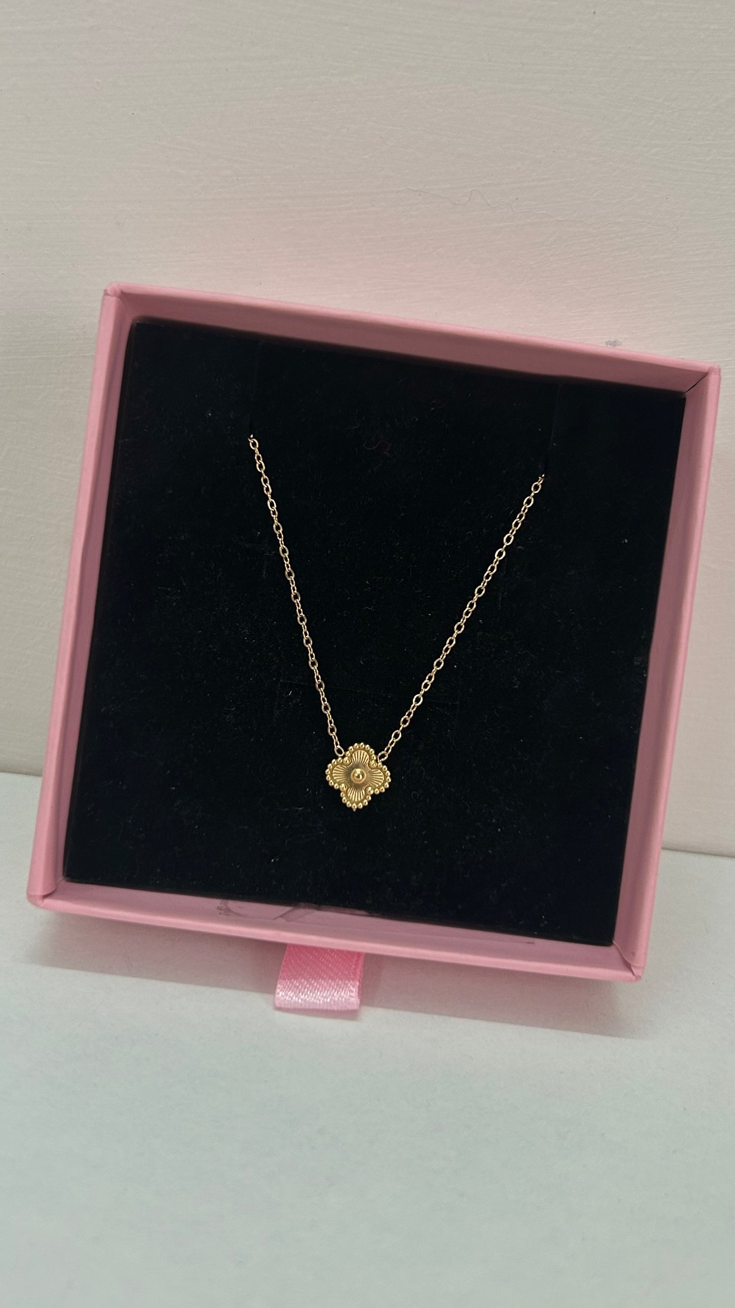 Clover mini necklace