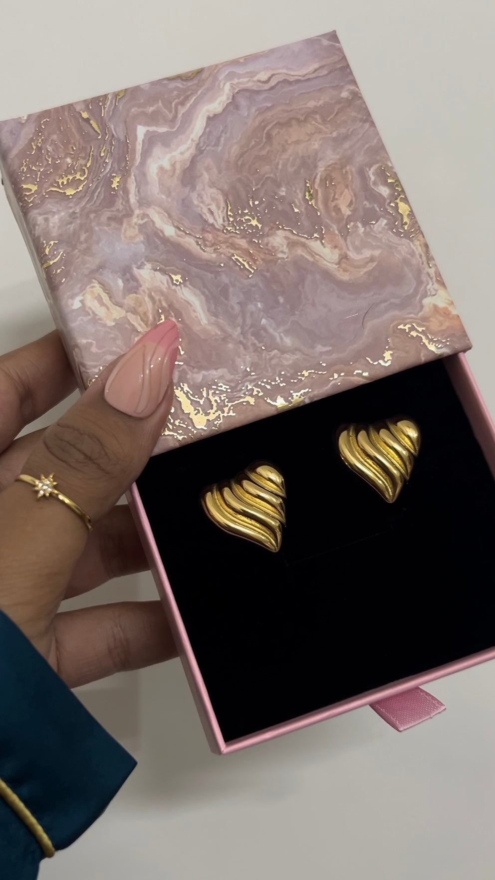 Heart giggle earrings