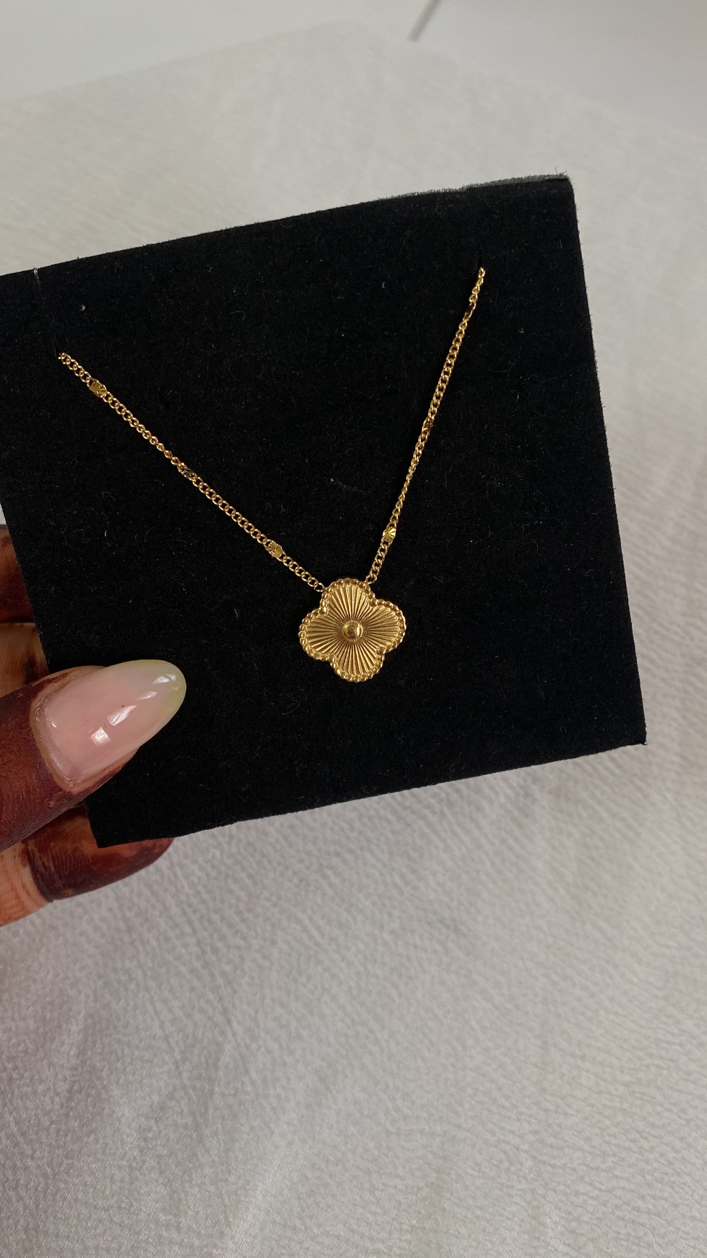 Gold clover necklace
