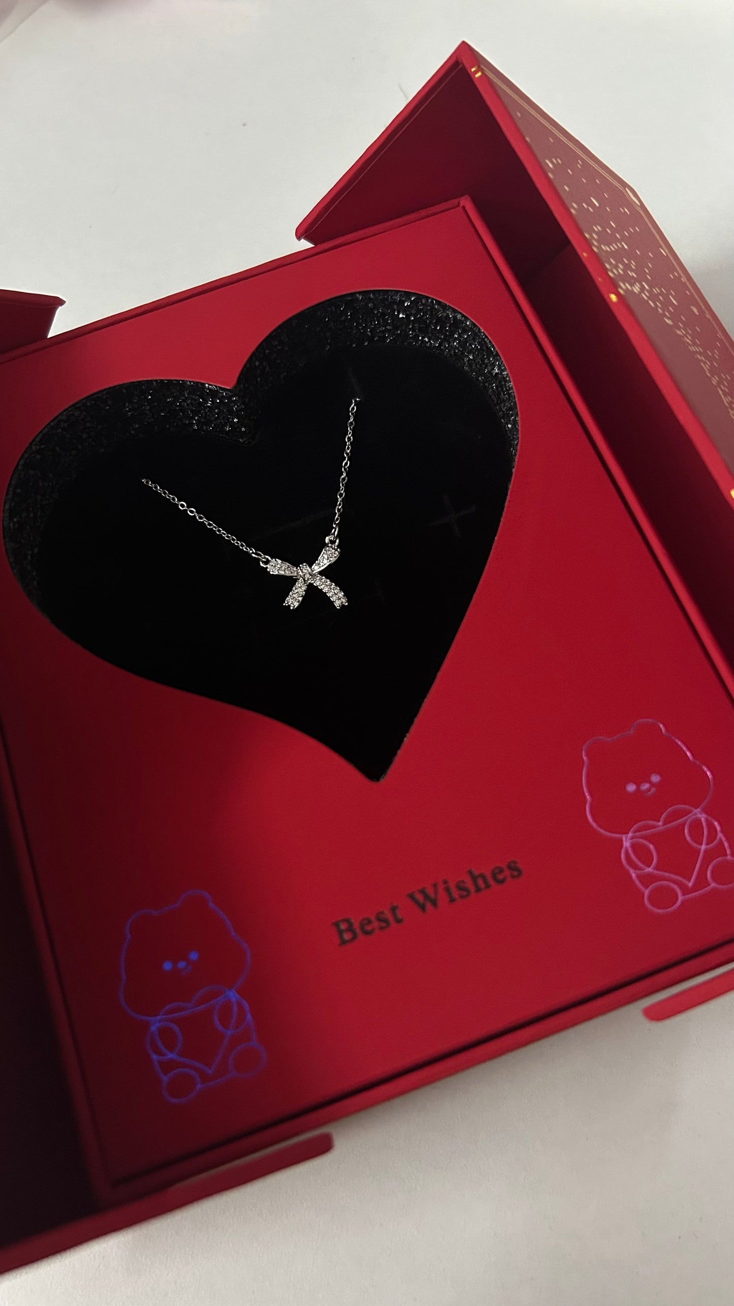 Bow necklace