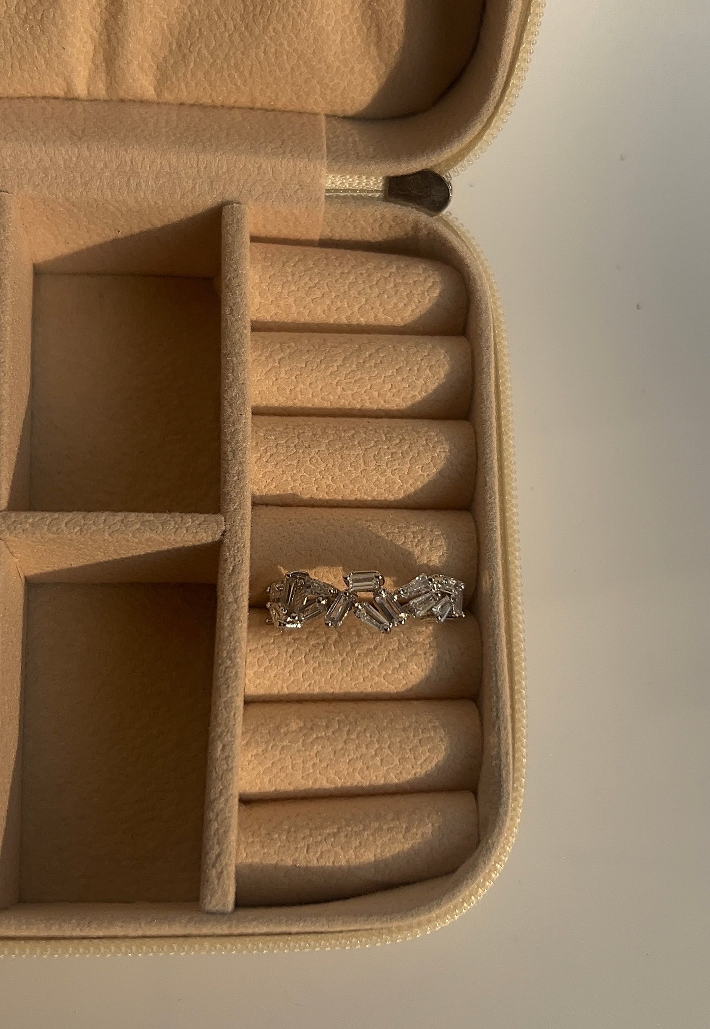 Adia ring