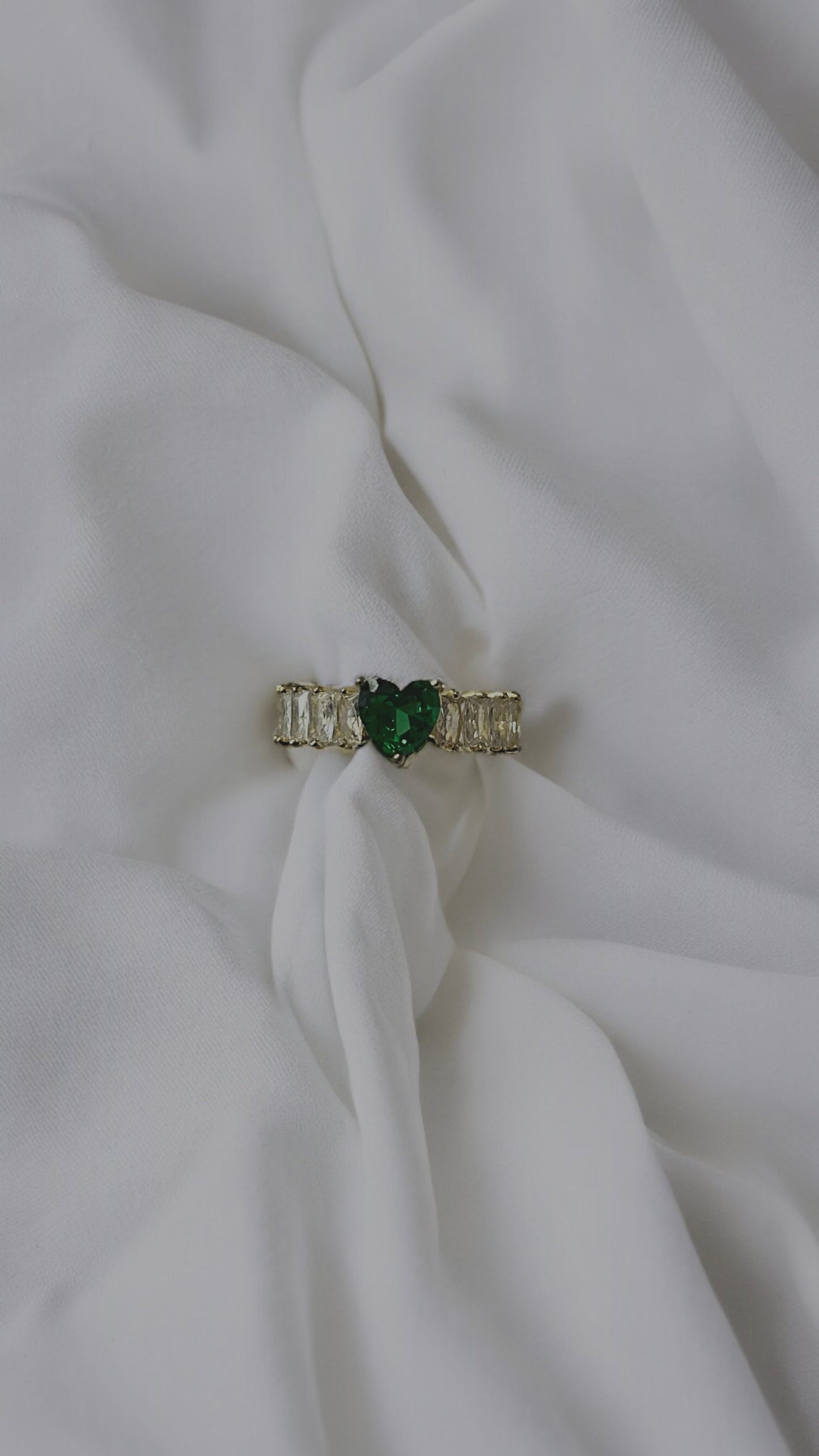 Allura emerald ring