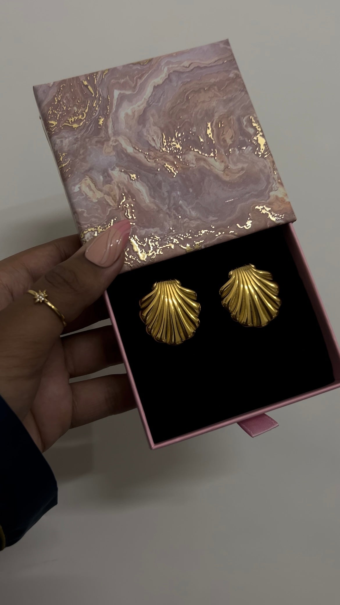 Shell earrings