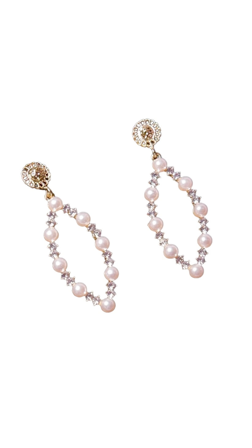 Pearl eye earrings