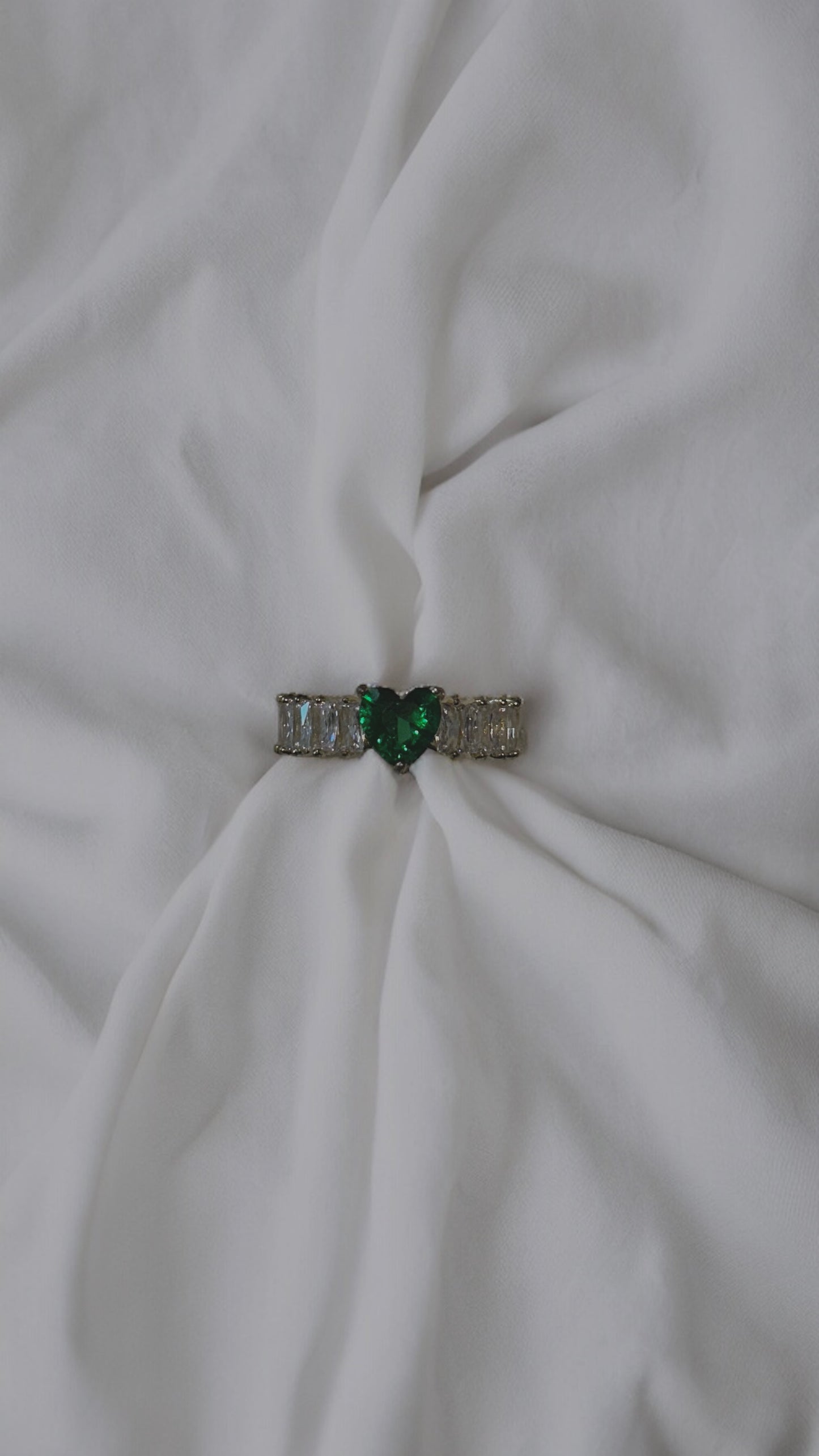 Allura emerald ring