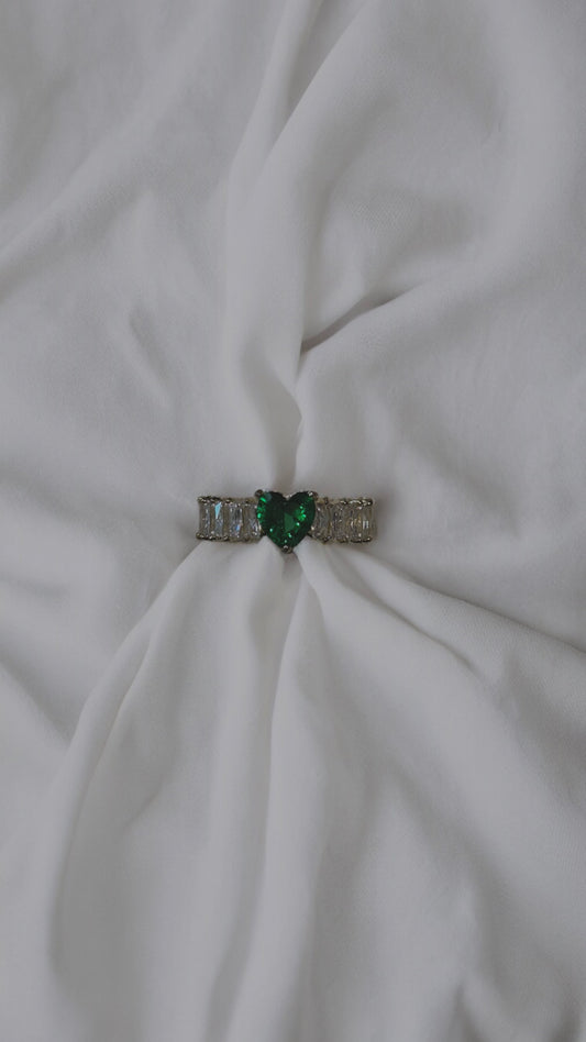 Allura emerald ring