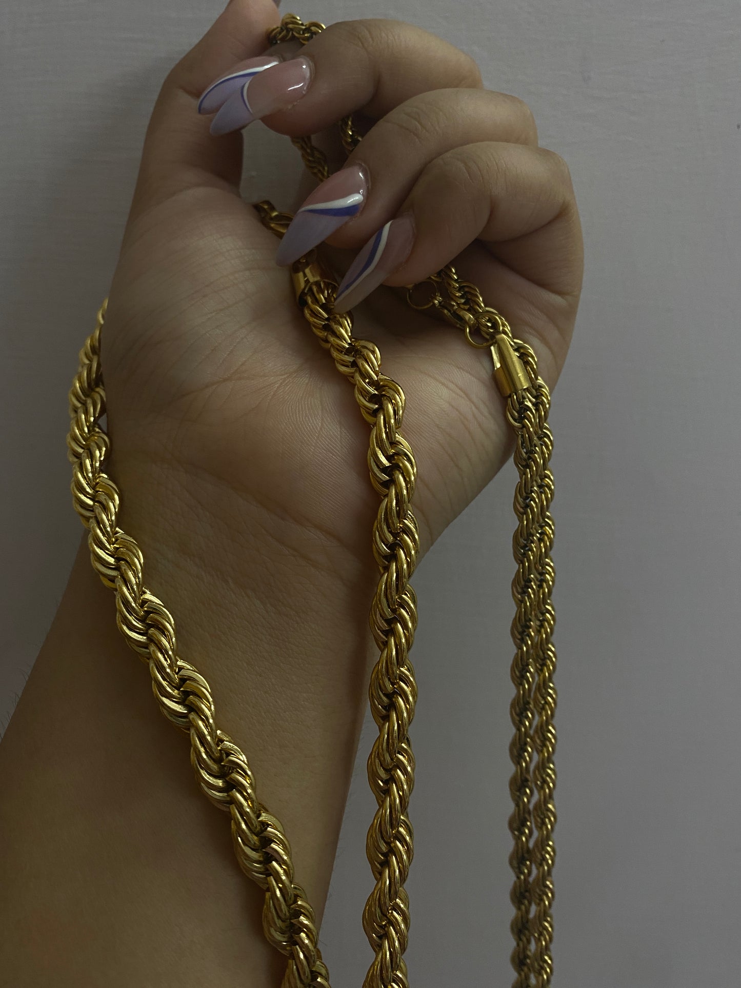 Rope twisted chain