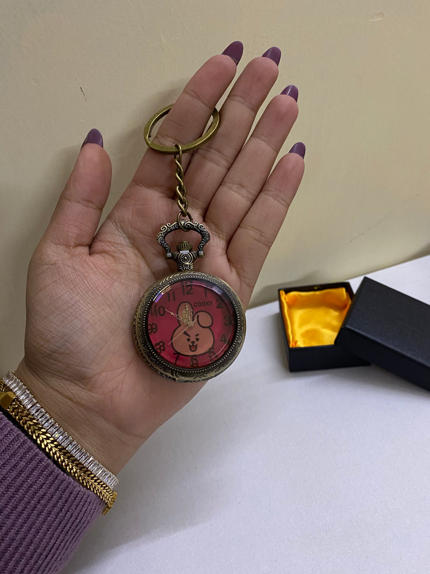 Cooky antique watch keychain