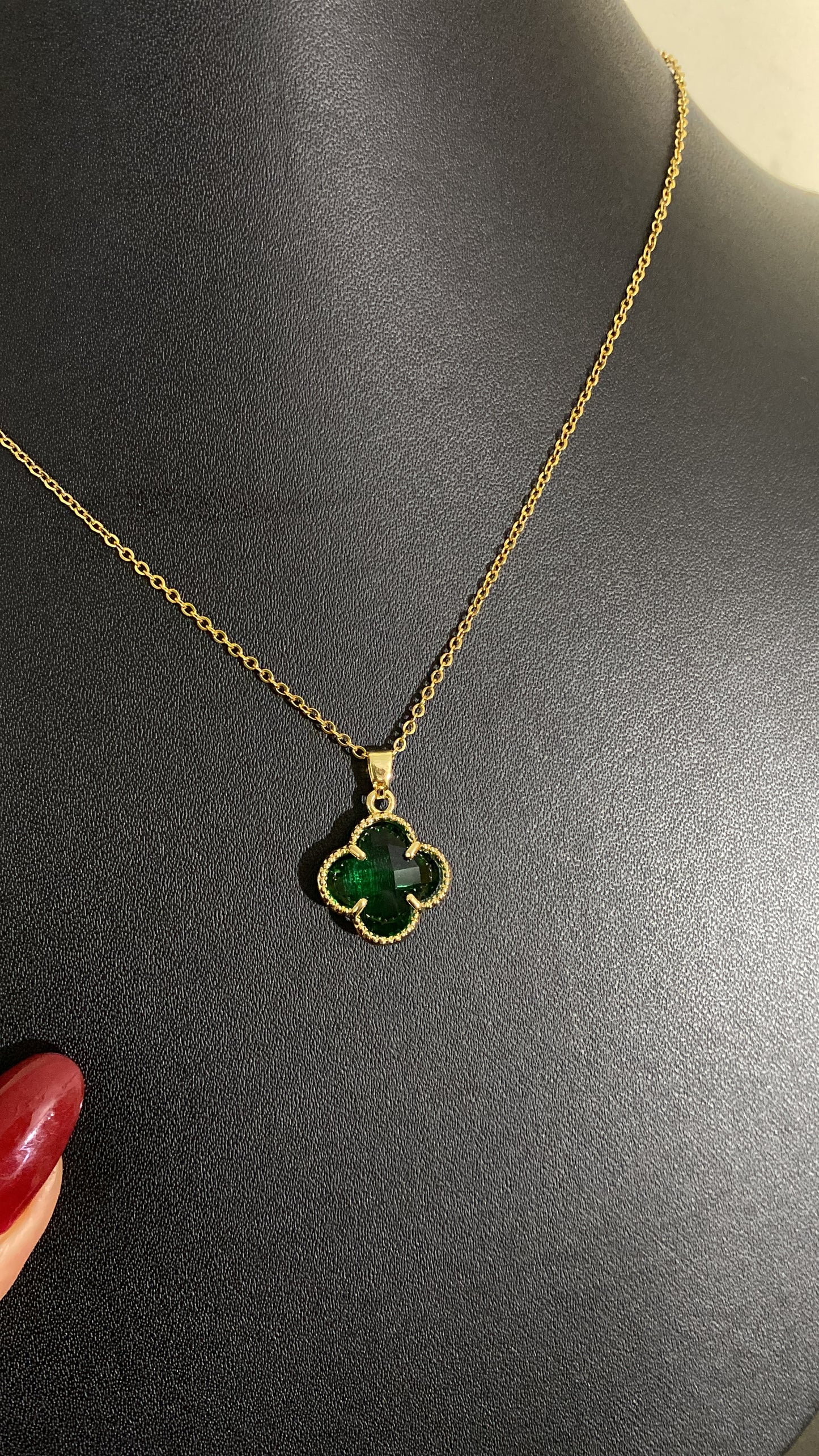Clove emerald green necklace