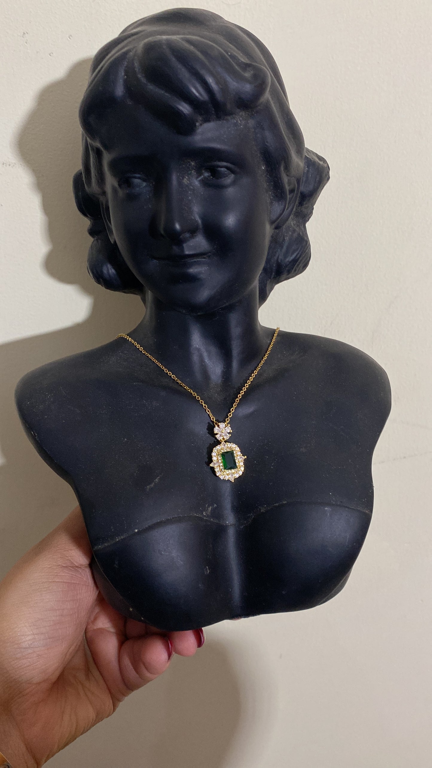 Shaamein emerald green necklace
