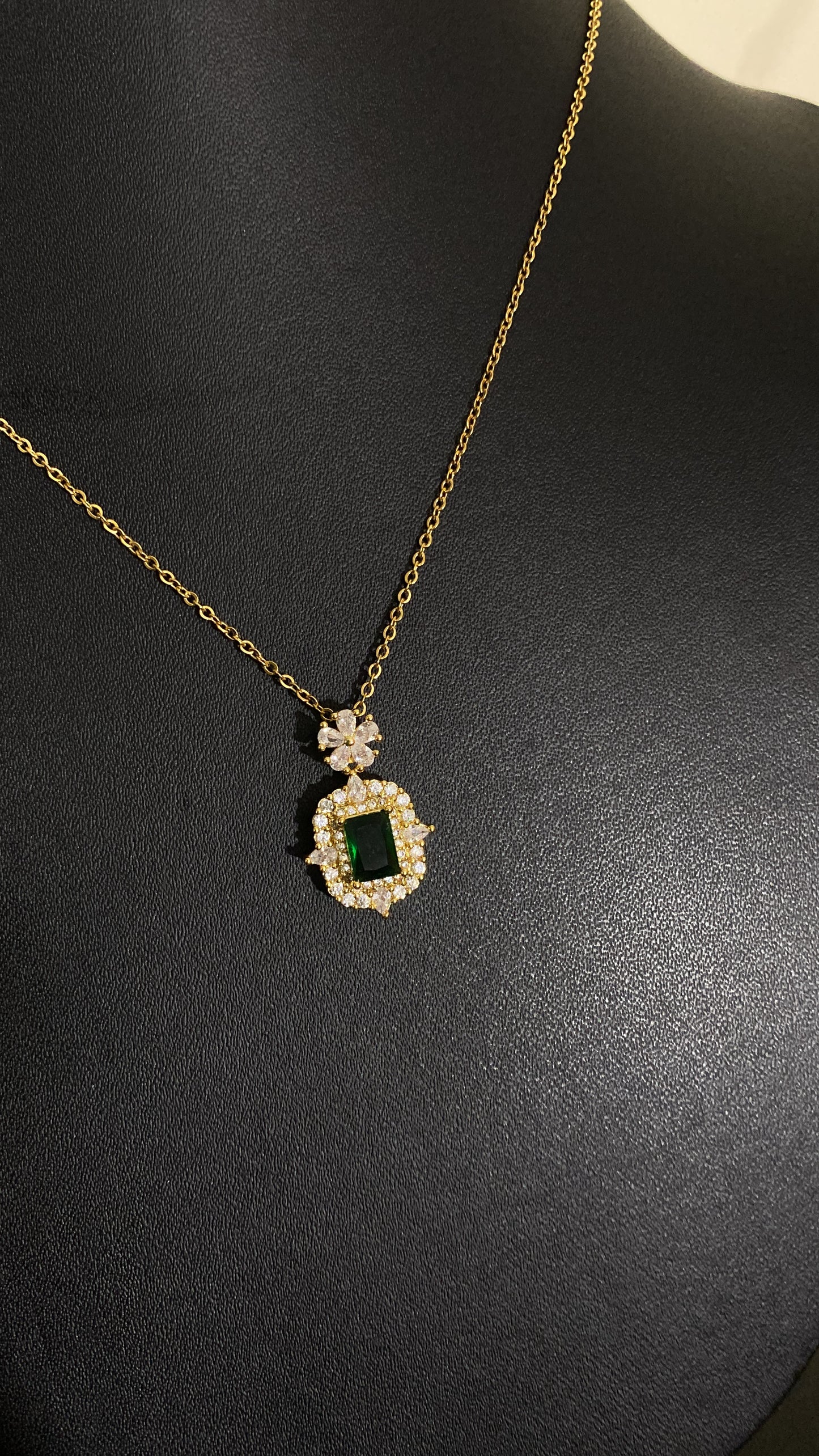 Shaamein emerald green necklace
