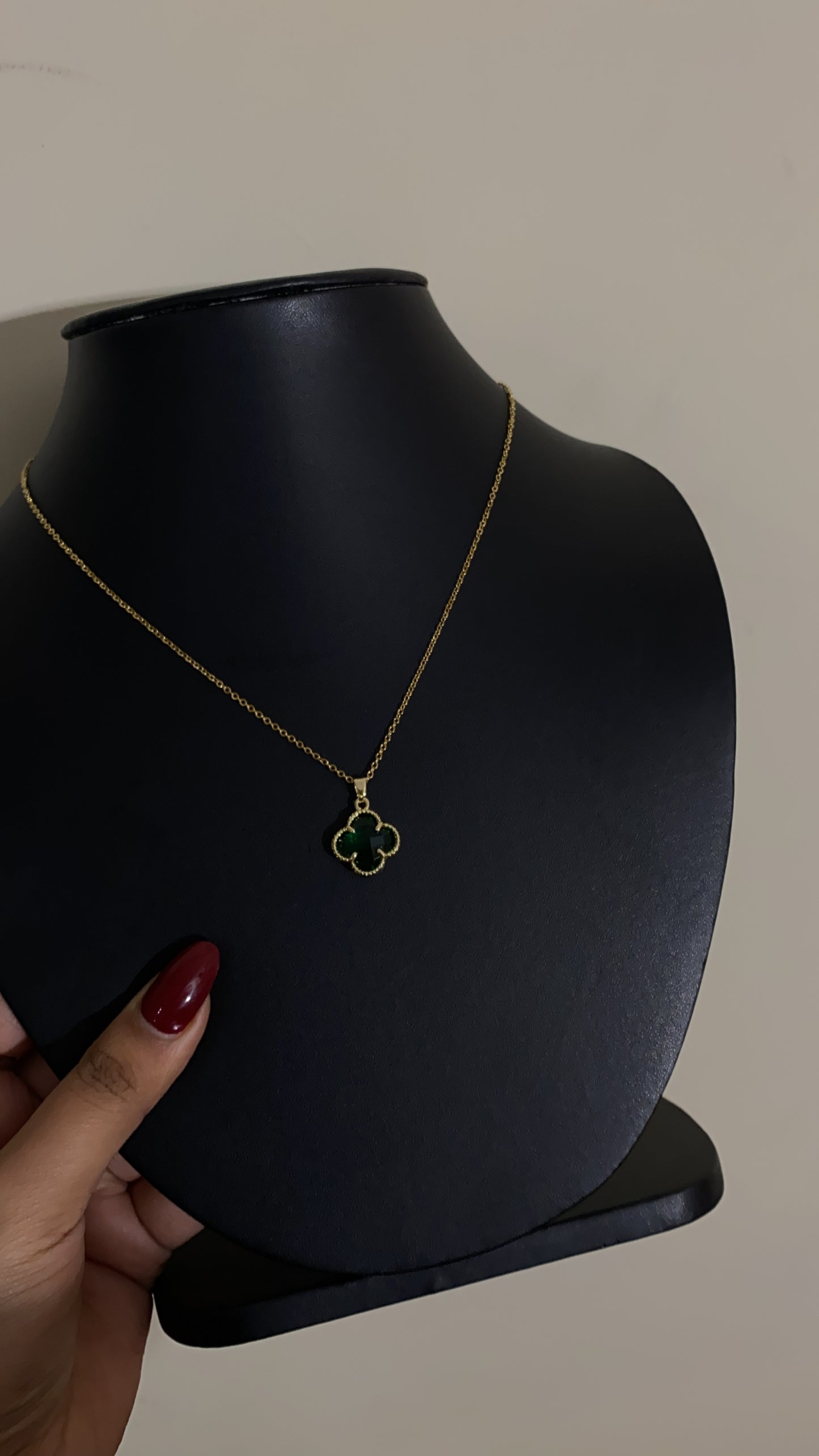 Clove emerald green necklace