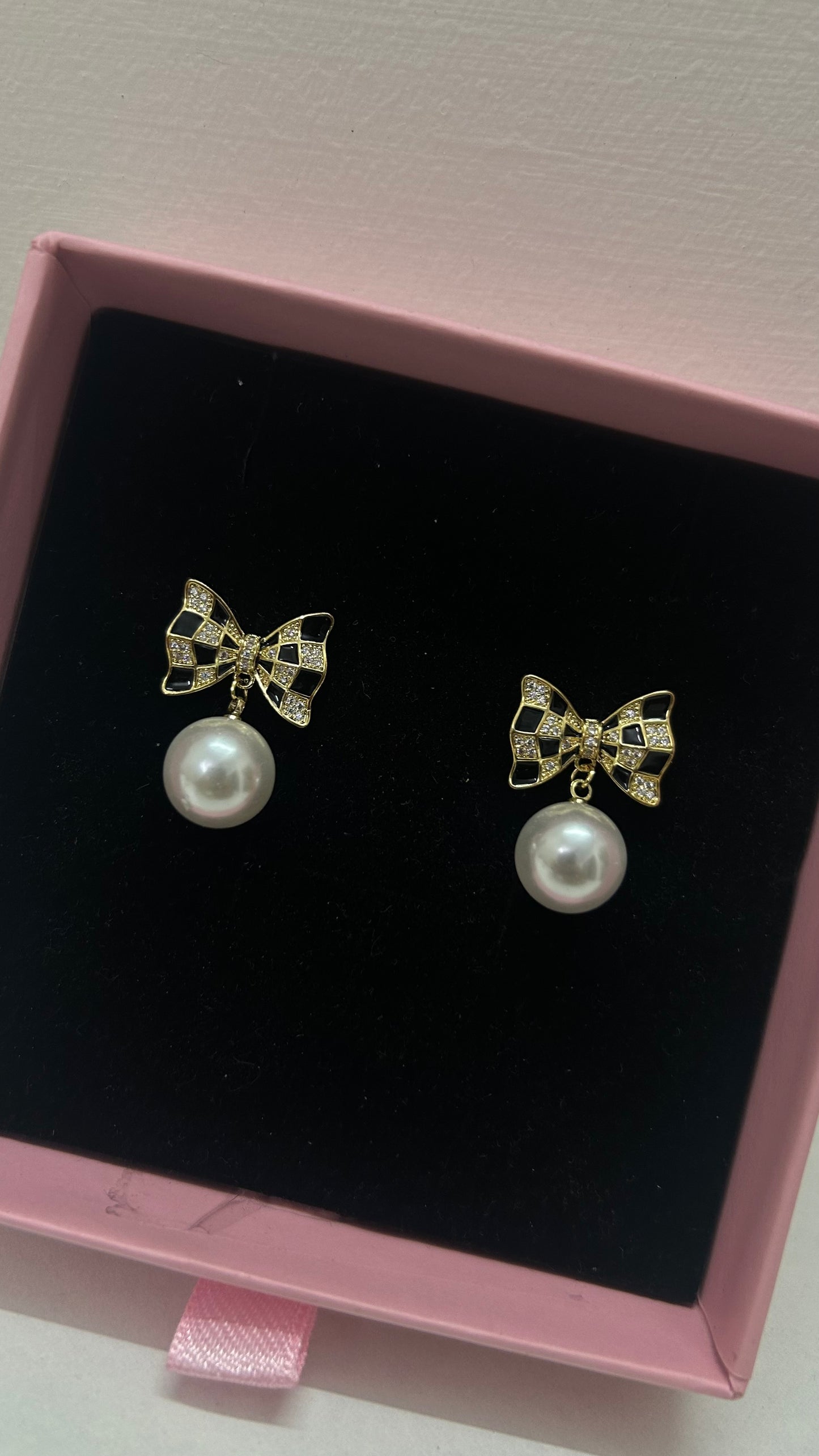 Bow pearl earrings