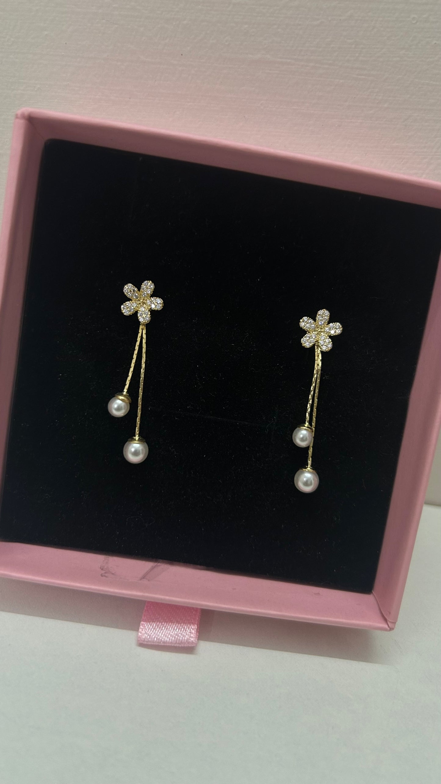 Flower tail earrings