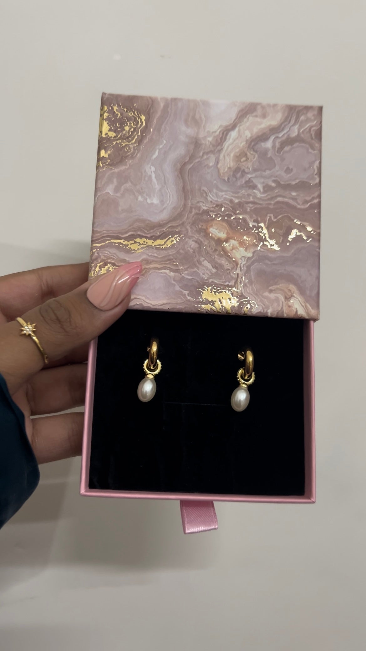 Dazzy pearl earrings