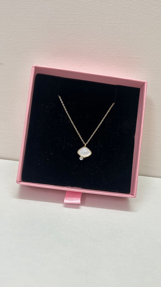 Swan pearl necklace