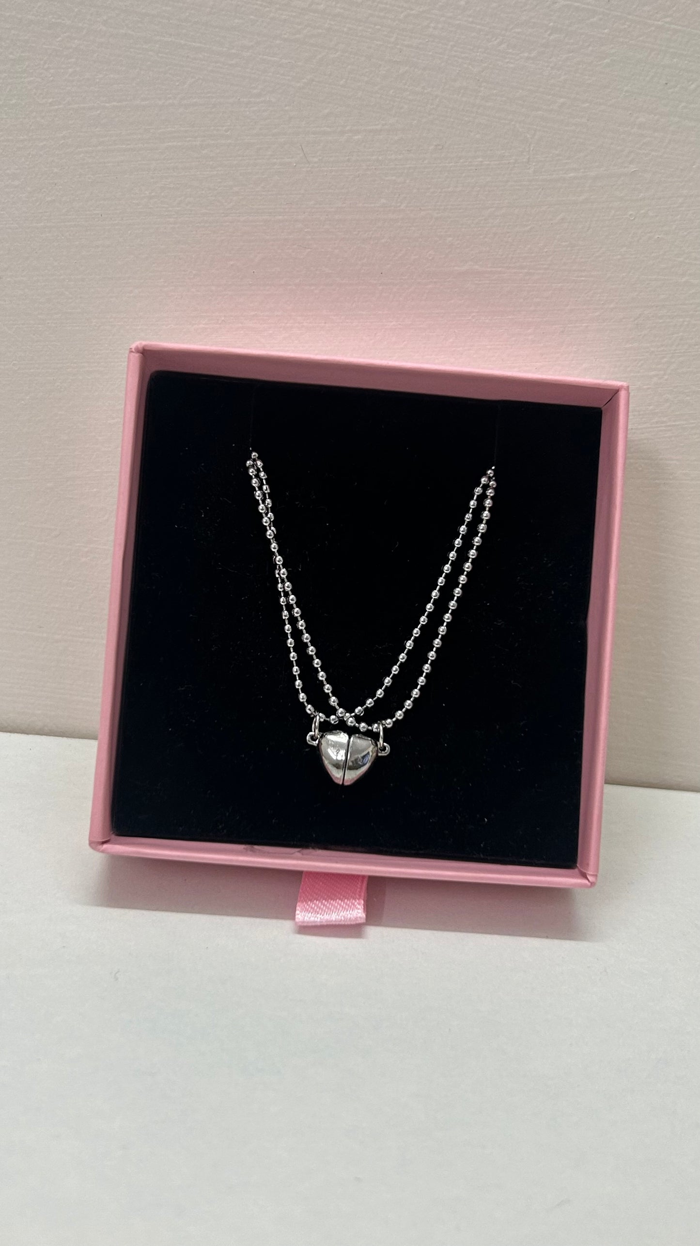 Mini heart magnetic necklace