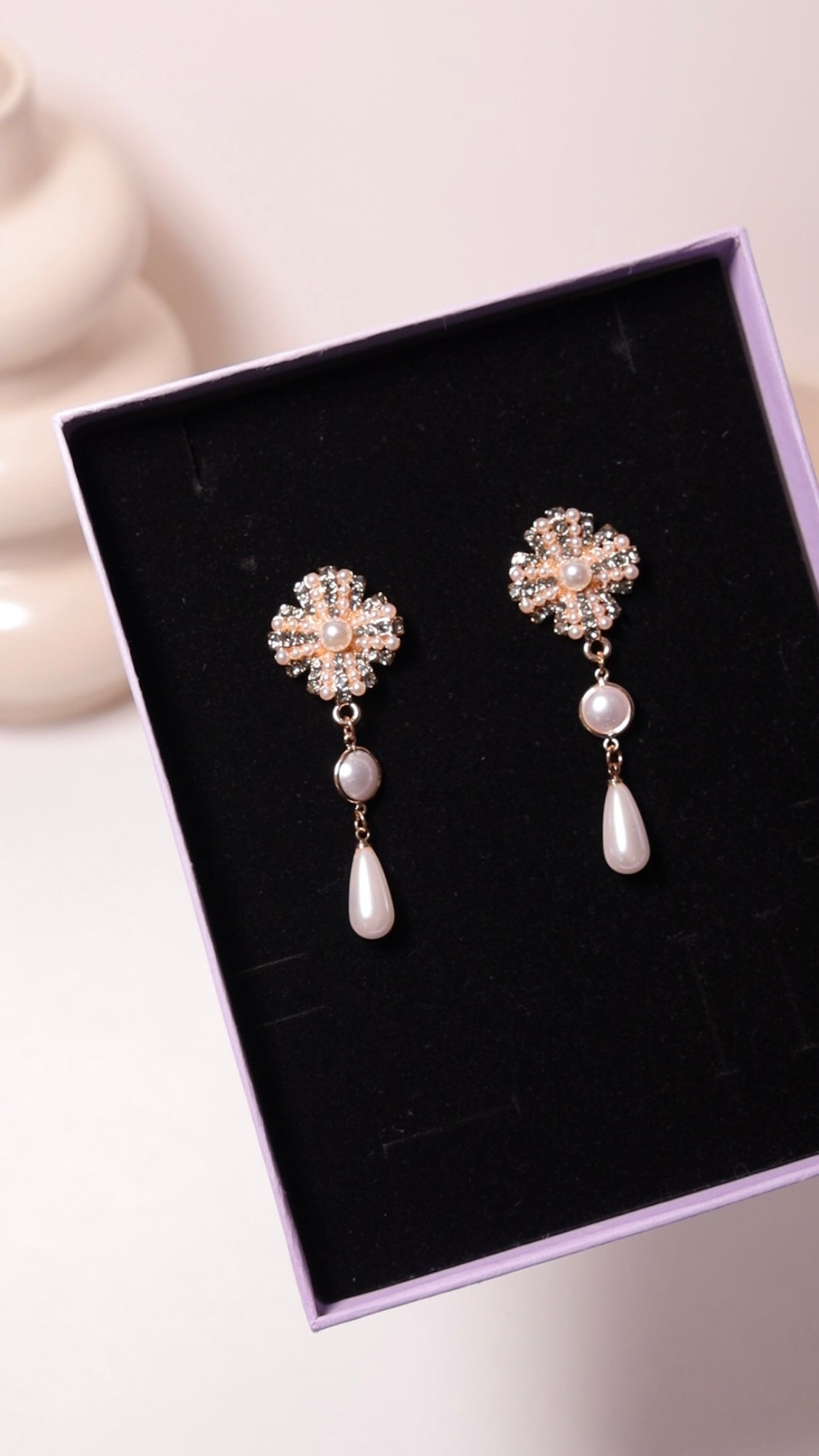 Clove pearl earrings