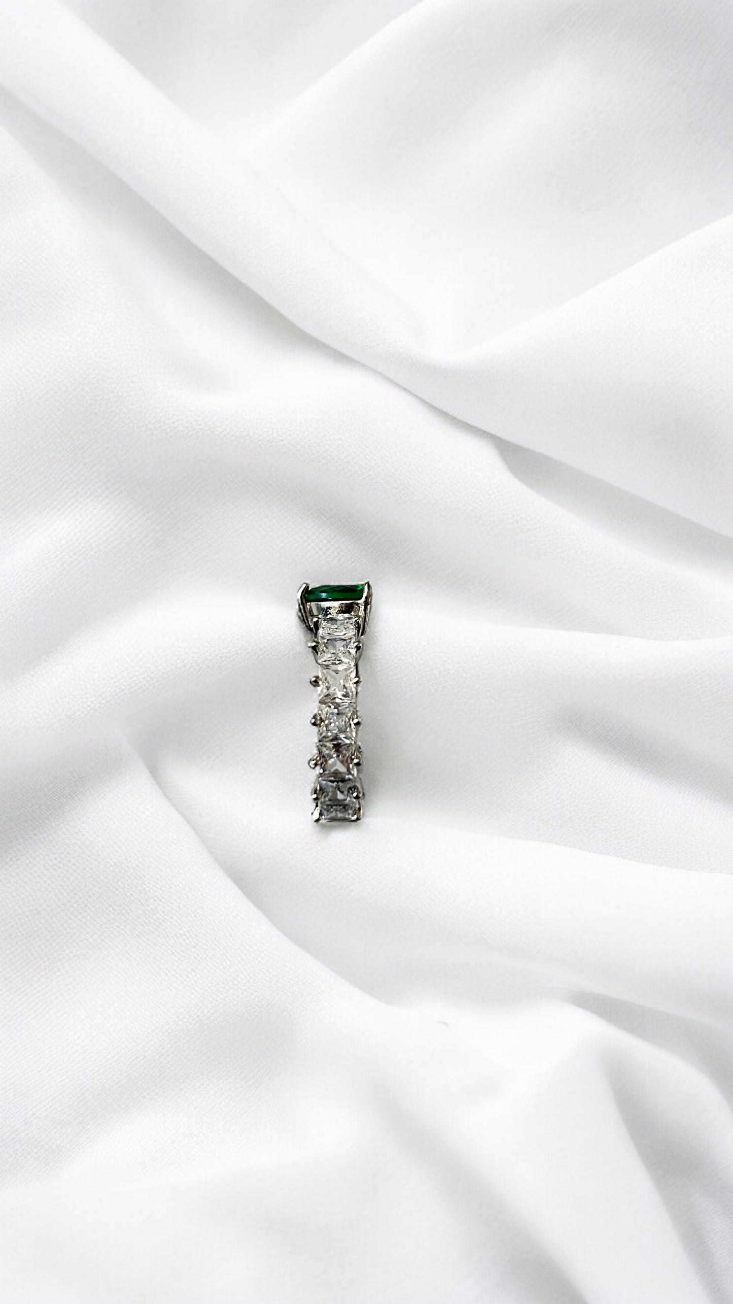 Allura emerald ring