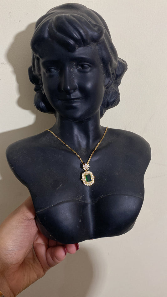 Shaamein emerald green necklace