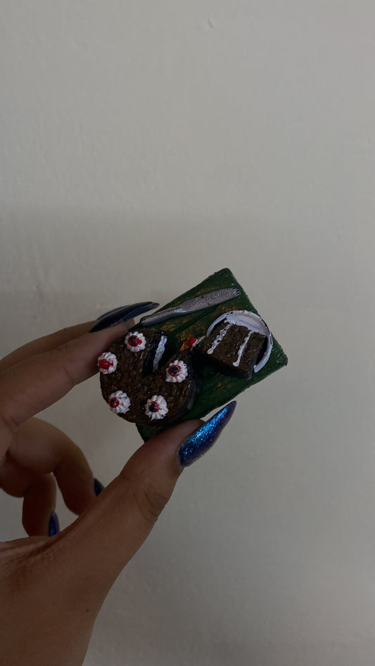 Cake fridge magnet